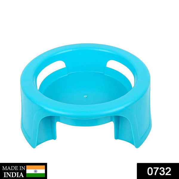 Sturdy unbreakable plastic stand for supporting pots and matkas.